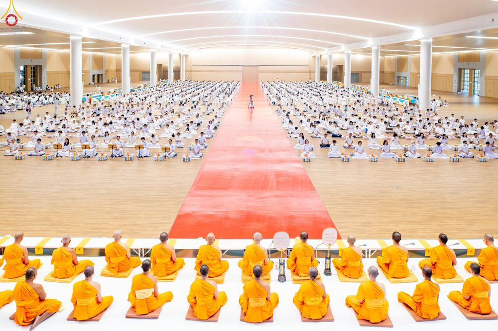 ภาพ No.280570:วันที่ 28 ธันวาคม พ.ศ.2568 พิธีถวายอุปกรณ์ทำความสะอาด ณ ห้องแก้วสารพัดนึก วัดพระธรรมกาย