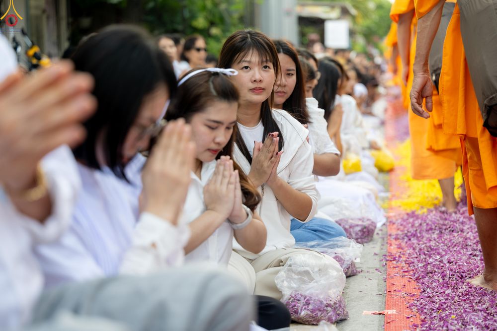 ภาพ No.295063:วันที่ 14 มกราคม พ.ศ. 2569 พิธีต้อนรับพระธรรมยาตรา อนุสรณ์สถานลำดับที่ 4  สถานที่เกิดด้วยกายธรรม ณ วัดโบสถ์บน ต.บางคูเวียง จ.นนทบุรี ในโครงการธรรมยาตรา กตัญญูบูชา มหาปูชนียาจารย์ พระมงคลเทพมุนี(สด จนฺทสโร) พระผู้ปราบมาร อนุสรณ์สถาน 7 แห่ง ปีที่ 14