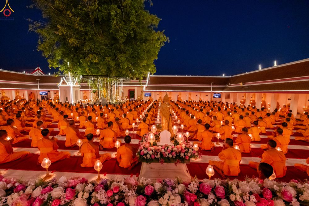 ภาพ No.294115:วันที่ 13 มกราคม พ.ศ. 2569 พิธีจุดประทีปถวายเป็นพุทธบูชา และบูชาธรรมมหาปูชนียาจารย์  (ภาพชุดที่ 2) ณ วัดสองพี่น้อง ต.ต้นตาล อ.สองพี่น้อง จ.สุพรรณบุรี ในโครงการธรรมยาตรา กตัญญูบูชา มหาปูชนียาจารย์ พระมงคลเทพมุนี(สด จนฺทสโร) พระผู้ปราบมาร อนุสรณ์สถาน 7 แห่