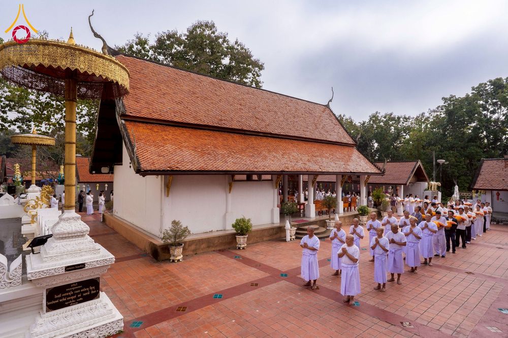 ภาพ No.275821:วันพุธที่ 3 ธันวาคม พ.ศ. 2568 พิธีบรรพชาอุปสมบท โครงการอุปสมบทบูชาธรรมมหาปูชนียาจารย์ ศูนย์อบรม : ศูนย์ส่งเสริมศีลธรรม จ.พะเยา ณ โบราณสถานพระธาตุจอมทอง และ โบสถ์กลางน้ำ วัดพระธาตุศรีโคมคำ อำเภอเมือง จังหวัดพะเยา