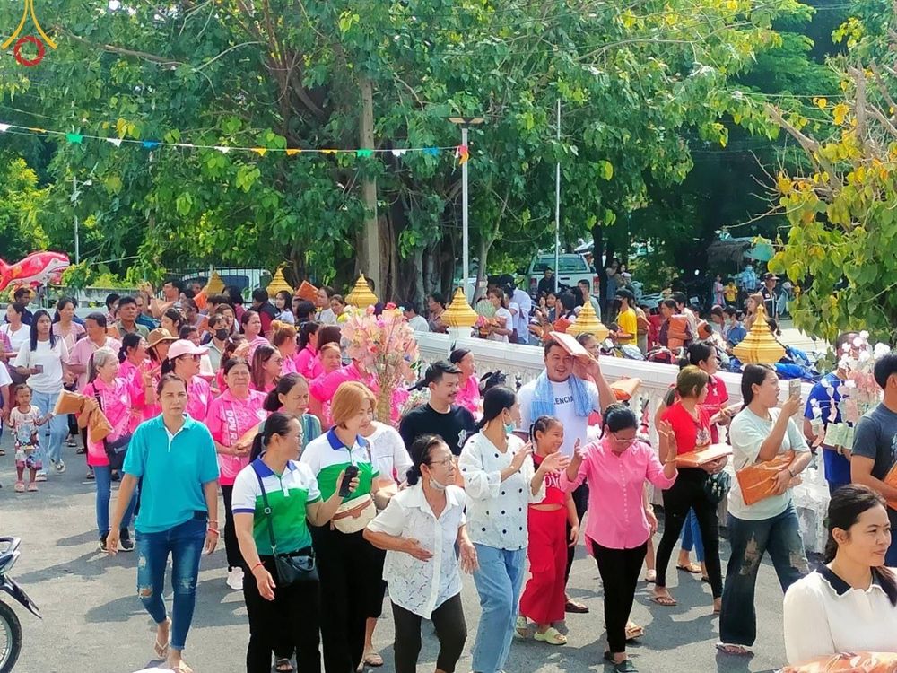 ภาพ No.170884:พิธีทอดกฐิน ณ วัดสระสี่เหลี่ยม ต.ดอนรวก อ.ดอนตูม จ.นครปฐม ในโครงการกฐินสามัคคีทั่วไทย 30,000 วัด บูชาธรรม 80 ปี หลวงพ่อธัมมชโย โดยคณะศิษยานุศิษย์วัดพระธรรมกาย วันที่ 27 ตุลาคม พ.ศ. 2567