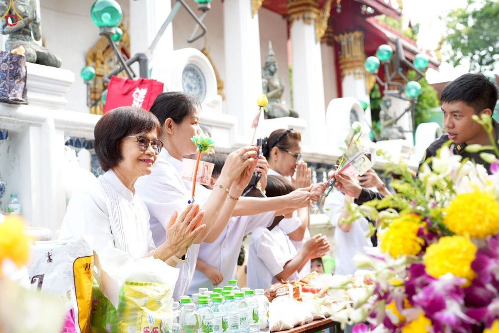 ภาพ No.250187:วันพุธที่ 8 ตุลาคม พ.ศ. 2568 พิธีทอดกฐินสามัคคีทั่วไทย 30,000 วัด โดยคณะศิษยานุศิษย์ บูชาธรรม 81 ปี หลวงพ่อธัมมชโย ณ วัดคลองเตยใน กรุงเทพฯ