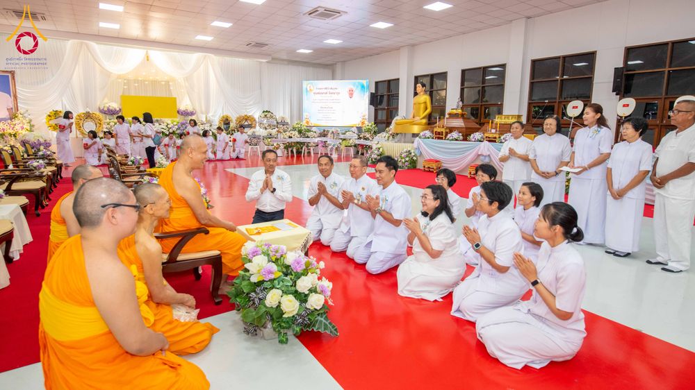 ภาพ No.315476:วันพุธที่ 25 มีนาคม พ.ศ. 2569 พิธีบำเพ็ญกุศล คุณพ่อณรงค์ จินตมากุล  สิริอายุ 99 ปี 11 เดือน โยมบิดา พระครูปลัดรัตนวีรวัฒน์ (รังสฤษดิ์ อิทฺธิจินตโก) ที่ปรึกษาเจ้าคณะจังหวัดปทุมธานี เจ้าอาวาสวัดพระธรรมกาย  ณ ห้องปลูกศรัทธา 2 วัดพระธรรมกาย ปทุมธานี