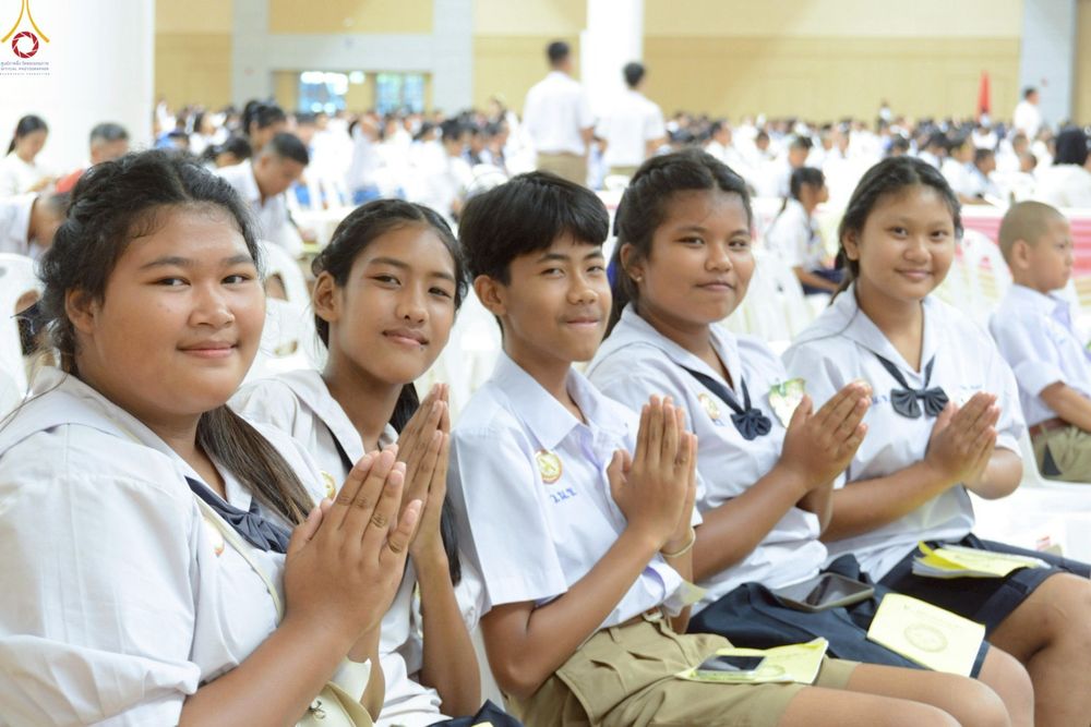 ภาพ No.245876:วันเสาร์ที่ 13 กันยายน พ.ศ. 2568 พิธีมอบผ้าไตรประธานกฐินสัมฤทธิ์เด็กดี V-Star ณ สภาธรรมกายสากล วัดพระธรรมกาย