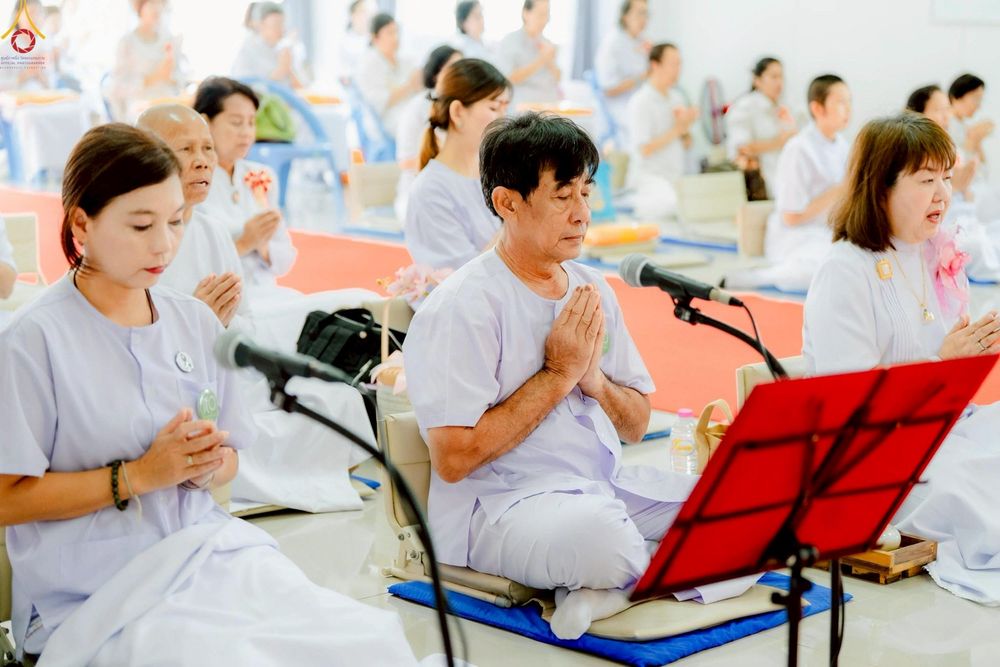 ภาพ No.266789:วันที่ 5 พฤศจิกายน พ.ศ. 2568 พิธีทอดกฐิน ณ อนุสรณ์สถานพระมงคลเทพมุนี  (สด จนฺทสโร) ผู้ค้นพบวิชชาธรรมกาย สถานที่ตั้งมโนปณิธานบวชตลอดชีวิต คลองบางนางแท่น ต.หอมเกร็ด อ.สามพราน จ.นครปฐม