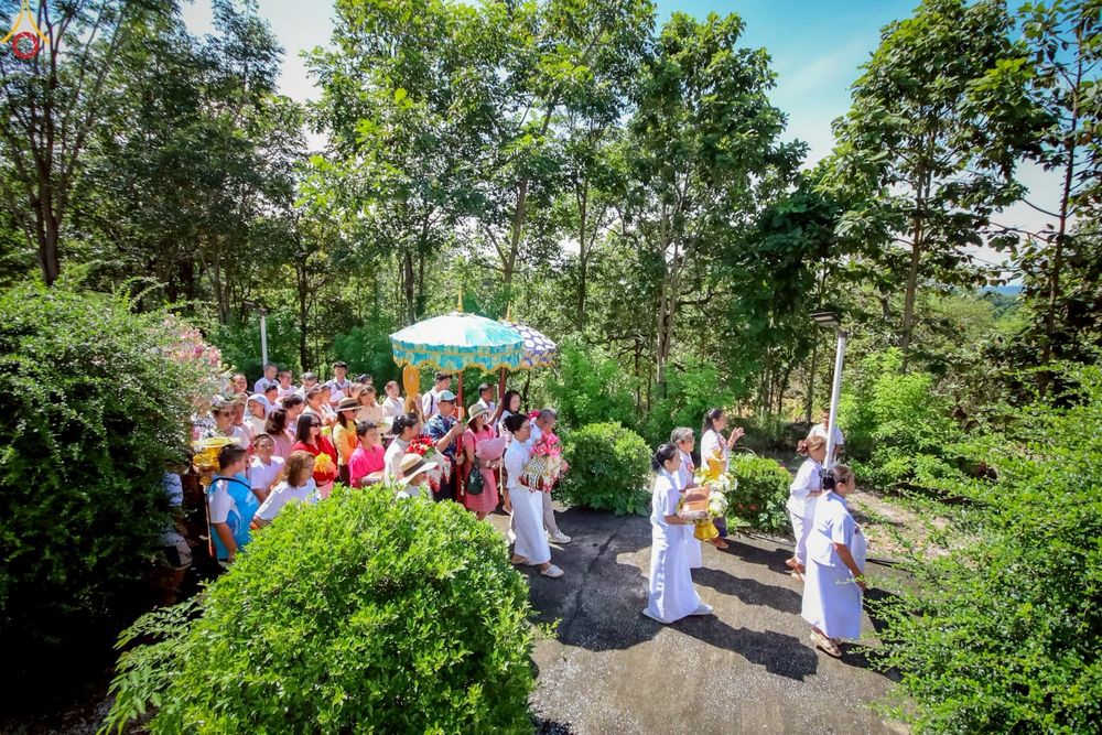 ภาพ No.255334:วันที่ 13 ตุลาคม พ.ศ. 2568 พิธีทอดกฐินสามัคคีทั่วไทย 30,000 วัด โดยคณะศิษยานุศิษย์ บูชาธรรม 81 ปี หลวงพ่อธัมมชโย ณ วัดมิ่งฟ้าคุณจักร ต.หนองกระท้าว อ.นครไทย จ.พิษณุโลก