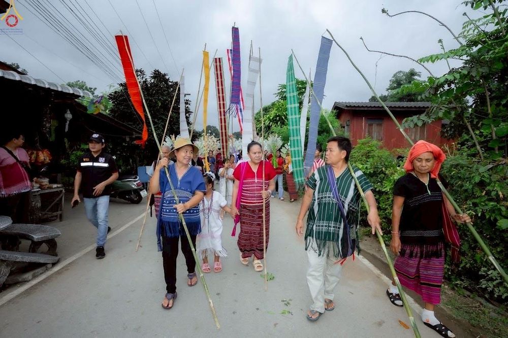 ภาพ No.253747:วันที่ 12 ตุลาคม พ.ศ. 2568 พิธีทอดกฐินสามัคคีทั่วไทย 30,000 วัด โดยคณะศิษยานุศิษย์ บูชาธรรม 81 ปี หลวงพ่อธัมมชโย ณ วัดดอยคำ ตำบลทากาศ  อำเภอแม่ทา จังหวัดลำพูน