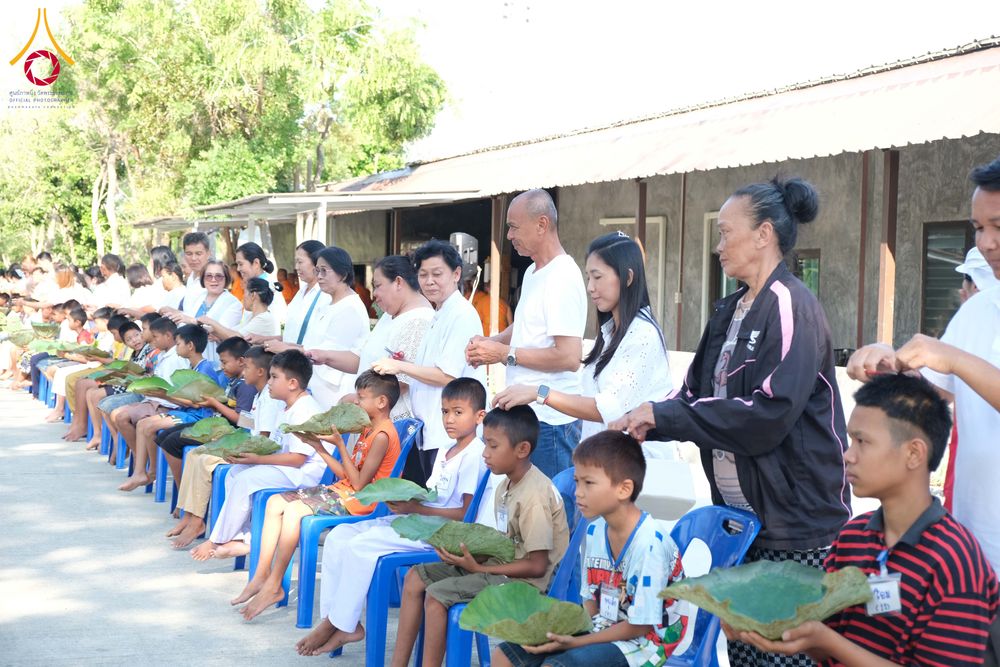 ภาพ No.317300:วันอาทิตย์ที่ 29 มีนาคม พ.ศ. 2569 พิธีตัดปอยผมและปลงผม ว่าที่สามเณร ศูนย์อบรมเยาวชนนครปฐม