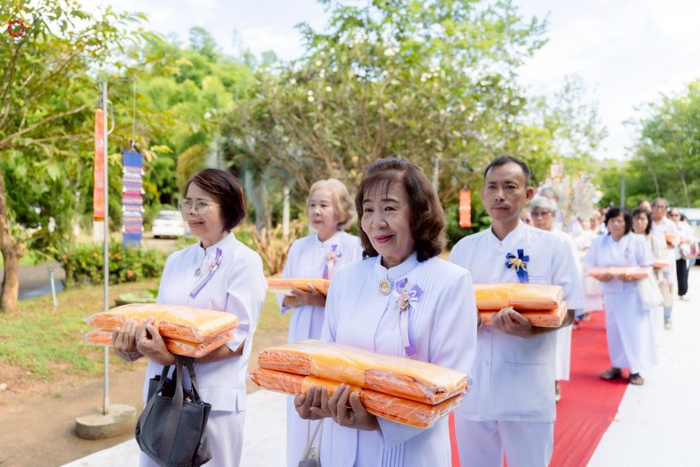 ภาพ No.256954:วันพฤหัสบดีที่ ๑๖ ตุลาคม พ.ศ. ๒๕๖๘ พิธีทอดกฐินสามัคคีเพื่อรองรับประดิษฐานองค์เจดีย์ ณ ศูนย์ปฏิบัติธรรมเถินเทิดธรรม อ.เถิน จ.ลำปาง