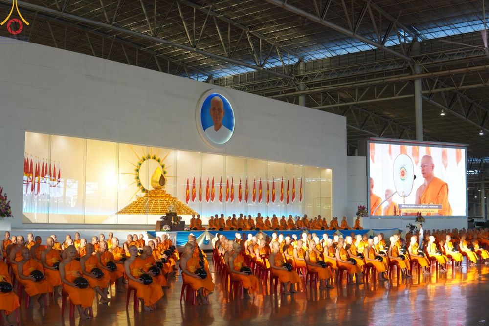ภาพ No.150958:พิธีตักบาตร ในวันอาทิตย์ต้นเดือน วันที่ 1 กันยายน พ.ศ. 2567 ณ สภาธรรมกายสากล วัดพระธรรมกาย