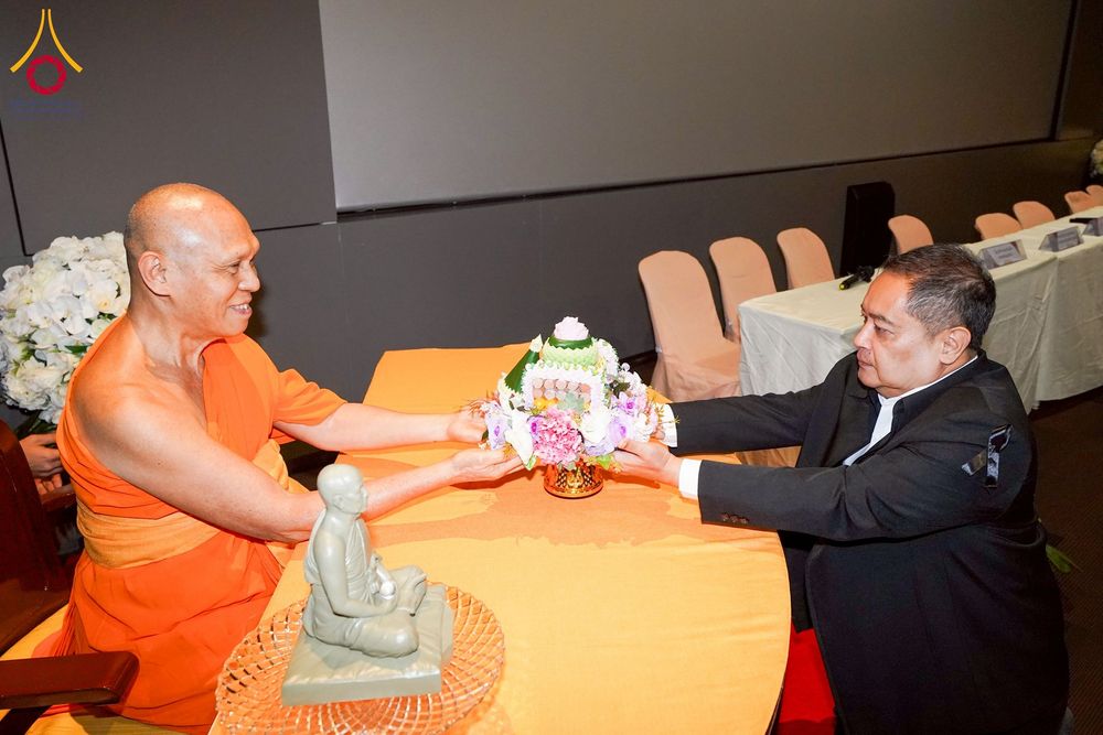 ภาพ No.271884:วันที่ 22 พฤศจิกายน พ.ศ. 2568 ผู้ว่าฯ ปทุมธานี ลงพื้นที่เยี่ยม “อำเภอคลองหลวง” พร้อมชมการเตรียมความพร้อมเทศกาลสวนดอกไม้ปทุมธานี “ทุ่งสวรรค์ ตะวันฉาย” ณ วัดพระธรรมกาย
