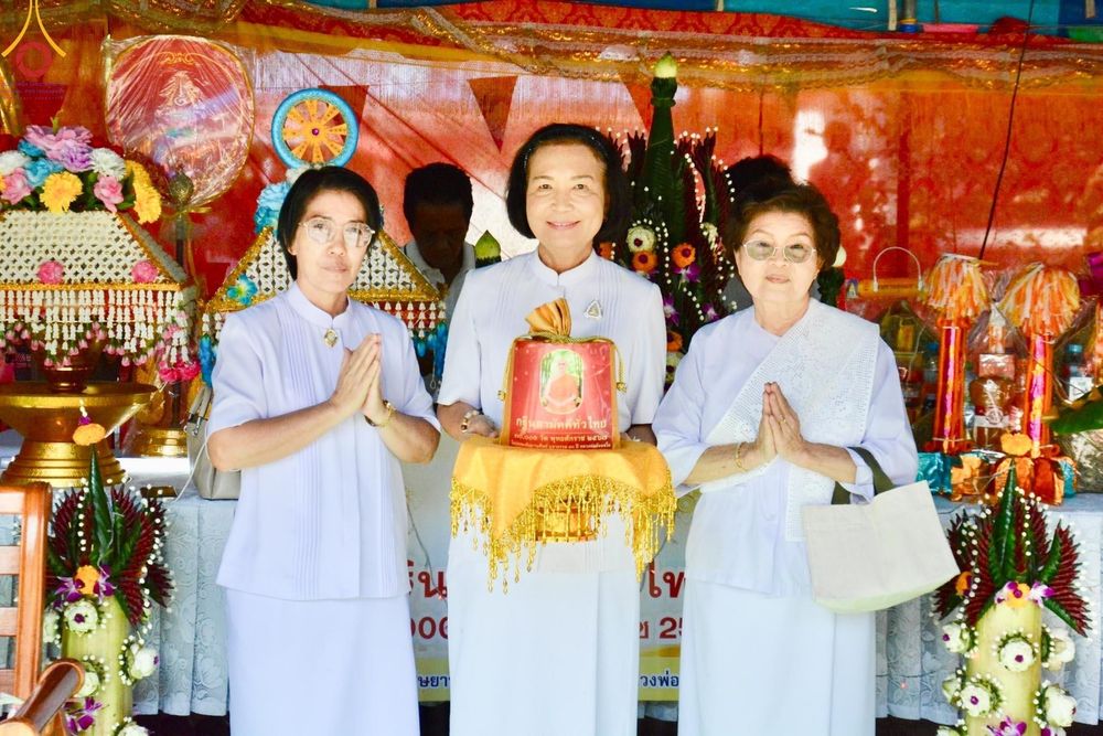 ภาพ No.182255:พิธีทอดกฐิน ณ วัดเนินบาก จ.ปราจีนบุรี ในโครงการทอดกฐินสามัคคีทั่วไทย 30,000 วัด บูชาธรรม 80 ปี หลวงพ่อธัมมชโย โดยคณะศิษยานุศิษย์วัดพระธรรมกาย วันที่ 10 พฤศจิกายน พ.ศ. 2567