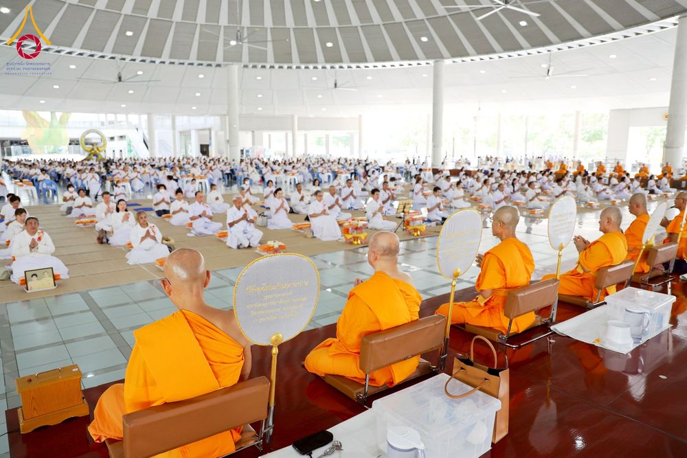 ภาพ No.263007:วันที่ 21 ตุลาคม พ.ศ. 2568 (วันพระ แรม 14 ค่ำ เดือน 11) พิธีบุพเปตพลี ครั้งที่ 171 ร่วมอุทิศบุญแด่หมู่ญาติที่ล่วงลับไปแล้ว และสืบทอดอายุพระพุทธศาสนา ณ หอฉันคุณยายอาจารย์ฯ วัดพระธรรมกาย