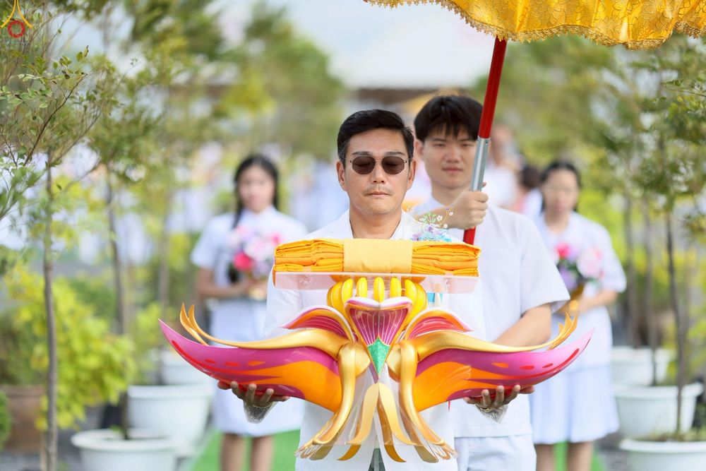 ภาพ No.272235:วันเสาร์ที่ 1 พฤศจิกายน พ.ศ. 2568 พิธีทอดกฐินสามัคคี สร้างกุฏิหมู่สามเณร ณ ศูนย์ปฏิบัติธรรมเบญจธรรม ปทุมธานี  ต.บ้านปทุม อ.สามโคก จ.ปทุมธานี