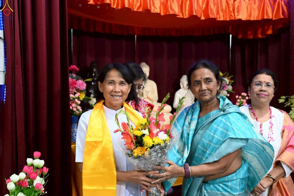 ภาพ No.263413:วันที่ 17 ตุลาคม พ.ศ. 2568 ทอดกฐินสมทบวัดต่างประเทศ ณ ศูนย์เผยแผ่พุทธรัตนะ กรุงเดลลี ประเทศอินเดีย 