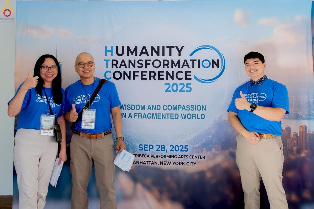 ภาพ No.249727:วันอาทิตย์ที่ 28 กันยายน พ.ศ. 2568 การปฏิบัติธรรมบูชาธรรม 108 ปี แห่งการบรรลุธรรมของหลวงปู่วัดปากน้ำ ได้จุดประทีปสันติภาพไปทั่วโลก และได้ร่วมเสวนาทางปัญญา เพื่อการขยายพระพุทธศาสนาวิชชาธรรมกายไปทั่วโลก  ในงาน HTC Newyork USA