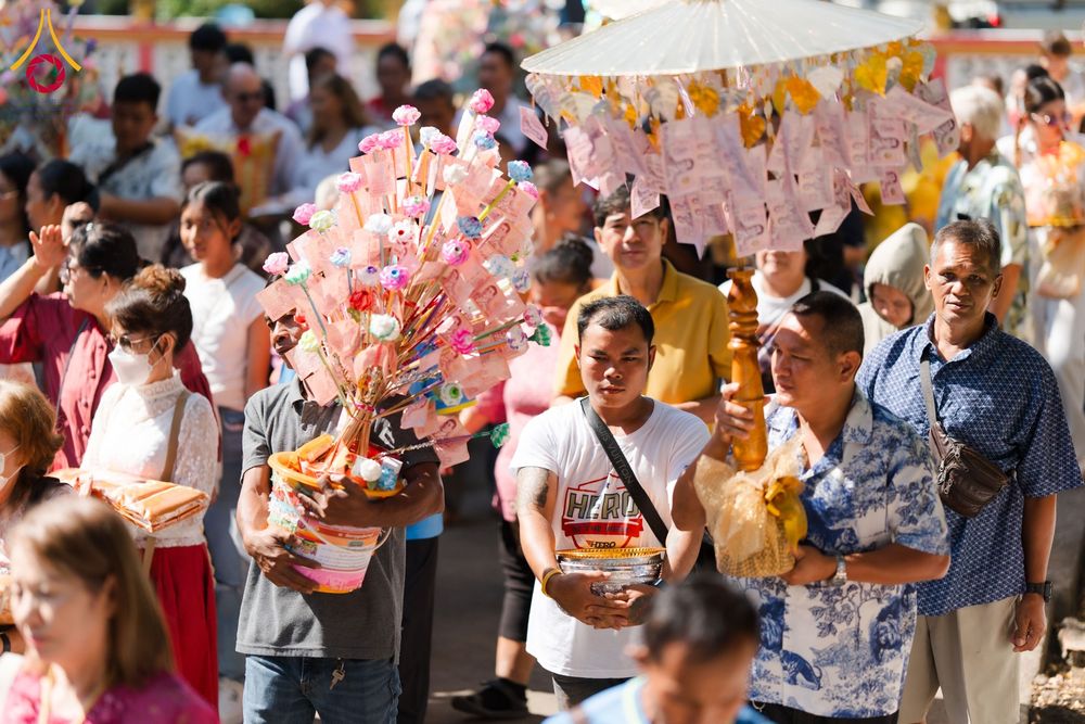 ภาพ No.173028:พิธีทอดกฐิน วัดนาบุญเฉลิมราษร์ ปราจีนบุรี ในโครงการกฐินสามัคคีทั่วไทย 30,000 วัด บูชาธรรม 80 ปี หลวงพ่อธัมมชโย โดยคณะศิษยานุศิษย์วัดพระธรรมกาย วันที่ 2 พฤศจิกายน พ.ศ. 2567