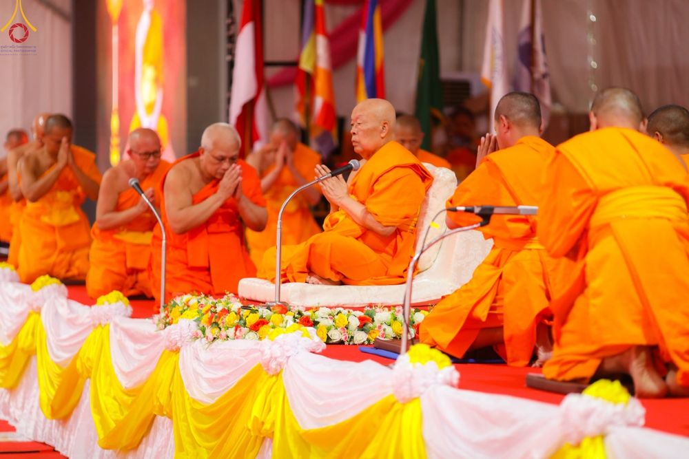 ภาพ No.103217:พิธีบรรพชา พิธีขอศีลและนิสัย ธรรมทายาทชาวอินโดนีเซียกว่า 1,000 คน ณ มหาเจดีย์บุโรพุทโธ ประเทศอินโดนีเซีย ในวันที่ 19 ธันวาคม พ.ศ. 2566
