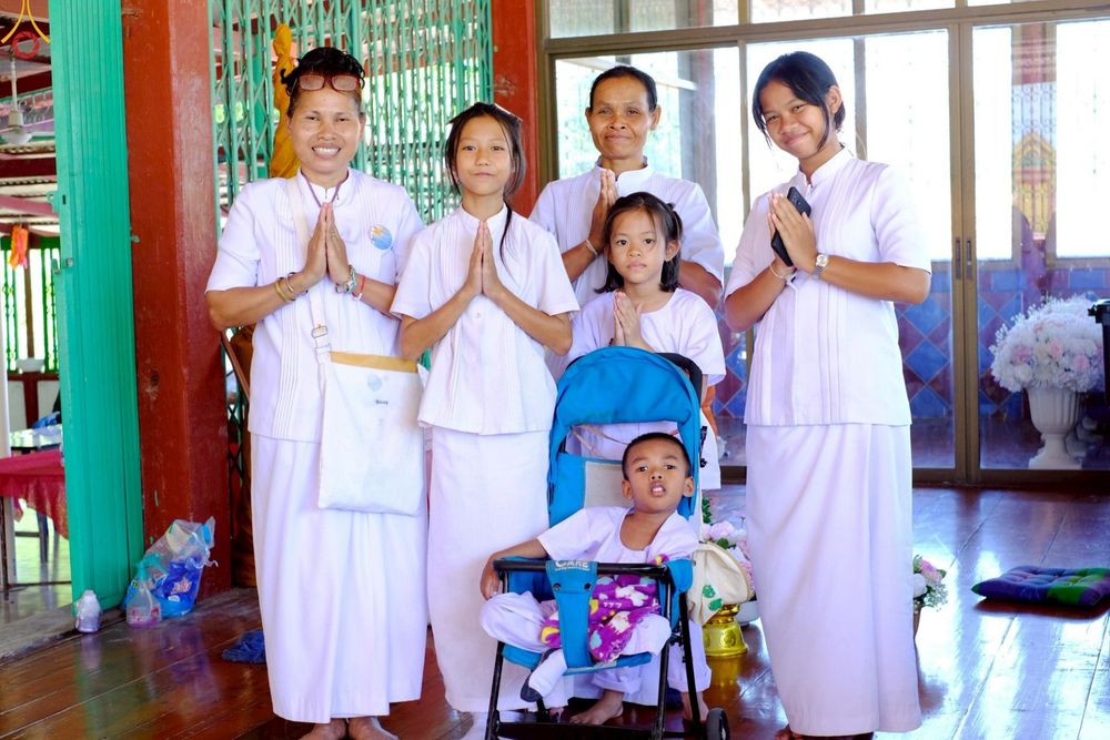 ภาพ No.261371:วันที่ 19 ตุลาคม พ.ศ. 2568 พิธีทอดกฐินสามัคคีทั่วไทย 30,000 วัด โดยคณะศิษยานุศิษย์ บูชาธรรม 81 ปี หลวงพ่อธัมมชโย ณ วัดไผ่ล้อม อ.ผักไห่ จ.พระนครศรีอยุธยา