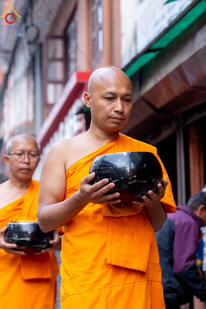 ภาพ No.317212:วันอังคารที่ 31 มีนาคม พ.ศ.2569 จาริกบิณฑบาตแห่งศรัทธา จากวัดอเชศวรสู่สี่แยกปาตันและวัดศรี ประเทศเนปาล