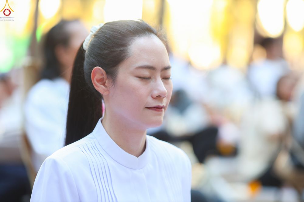 ภาพ No.290034:วันที่ 6 มกราคม พ.ศ. 2569 พิธีจุดประทีปถวายเป็นพุทธบูชา และบูชาธรรมมหาปูชนียาจารย์ (ภาพชุดที่ 2) ณ อนุสรณ์สถานมหาวิหารพระมงคลเทพมุนี (โลตัสแลนด์) อ.สองพี่น้อง จ.สุพรรณบุรี ในโครงการธรรมยาตรา กตัญญูบูชา มหาปูชนียาจารย์ พระมงคลเทพมุนี(สด จนฺทสโร) พระผู้ปรา