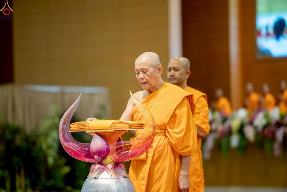 ภาพ No.251747:วันที่ 10 ตุลาคม พ.ศ. 2568 พิธีทอดผ้าป่าสมทบกฐินวัดพระธรรมกาย และสมทบกฐิน 30,000 กว่าวัดทั่วประเทศ ครั้งที่ 3 ณ สภาธรรมกายสากล วัดพระธรรมกาย