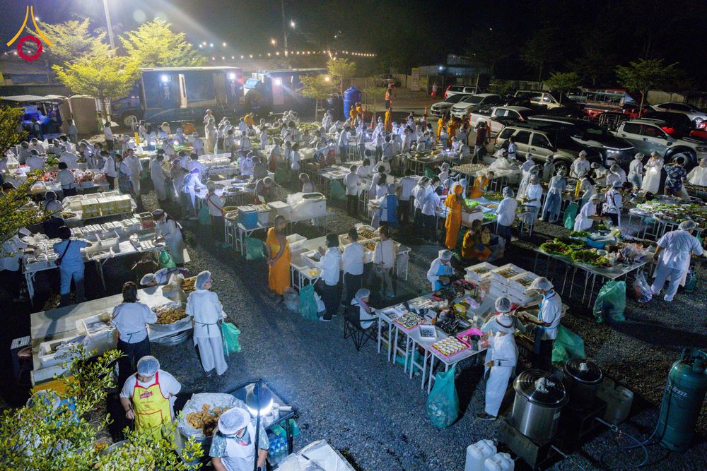 ภาพ No.295925:วันที่ 17 มกราคม พ.ศ. 2569 พิธีถวายภัตตาหารเป็นสังฆทาน แด่พระธรรมยาตรา ณ วัดโบสถ์บน ต.บางคูเวียง จ.นนทบุรี อนุสรณ์สถานลำดับที่ 4 สถานที่เกิดด้วยกายธรรม ในโครงการธรรมยาตรา กตัญญูบูชา มหาปูชนียาจารย์ พระมงคลเทพมุนี(สด จนฺทสโร) พระผู้ปราบมาร อนุสรณ์สถาน 7 แ