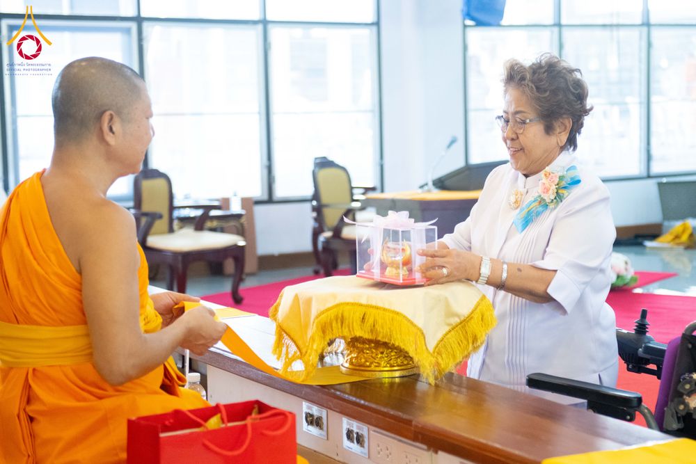 ภาพ No.278494:วันพุธที่ 10 ธันวาคม พ.ศ.2568  พิธีทอดผ้าป่าเพื่อสนับสนุนโครงการตักบาตรพระ 10,000 รูป เมืองกาญจนบุรี ณ อาคารปลูกศรัทธา วัดพระธรรมกาย