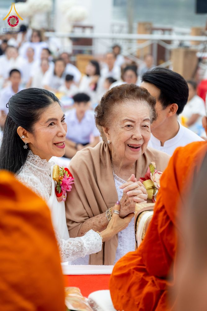 ภาพ No.284671:วันอาทิตย์ที่ 14 ธันวาคม พ.ศ.2568  พิธีทำบุญเมืองสุราษฎร์ธานี 110ปี และพิธีตักบาตรพระสงฆ์ 1,110 รูป  ณ บริเวณริมน้ำวัดกลาง (เก่า) ถนนบ้านดอน ตำบลตลาดใหม่ อำเภอเมือง จังหวัดสุราษฎร์ธานี