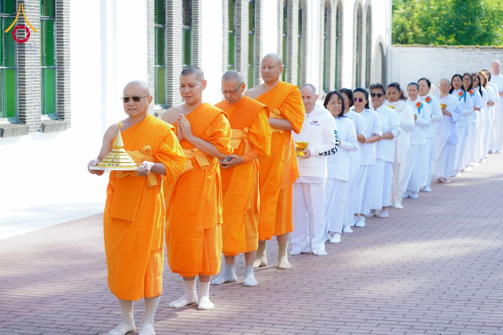 ภาพ No.328685:วันอาทิตย์ที่ 10 พฤษภาคม พ.ศ. 2569 พิธีสักการะพระบรมสารีริกธาตุ ณ วัดพระธรรมกายเบลเยียม