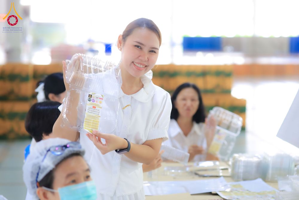 ภาพ No.323579:วันที่ 21 เมษายน 2569 ปอกทุเรียน 26 ตัน 75,000 กล่อง เตรียมงานถวายสังฆทาน40000กว่าวัดทั่วประเทศ