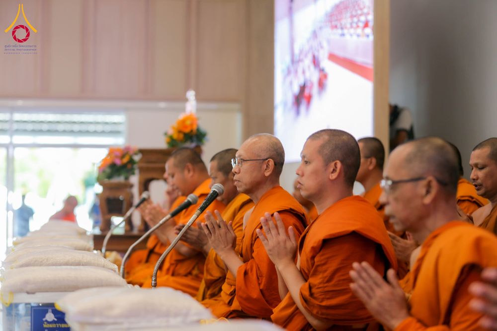 ภาพ No.313784:วันเสาร์ที่ 14 มีนาคม พ.ศ. 2569 พิธีตักบาตรแด่คณะสงฆ์ 323 วัด 4 จังหวัดชายแดนภาคใต้ พิธีถวายสังฆทานแด่คณะสงฆ์ 323 วัด ปีที่ 22 ครั้งที่ 183 พิธีมอบกองทุนหนุนแรงใจช่วยครูใต้ ปีที่ 19 ครั้งที่ 146 และพิธีทำบุญอุทิศส่วนกุศลให้ผู้วายชนม์ ณ ศูนย์ปฏิบัติธรรมภา