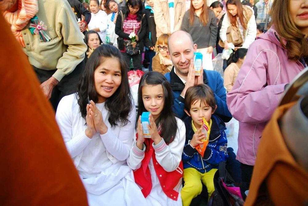 ภาพ No.9537:ประมวลภาพตักบาตรเชียงใหม่ พระ 10,000 รูป ณ ถนนช้างคลาน