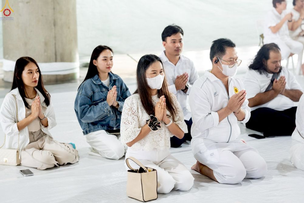 ภาพ No.248574:วันที่ 28 กันยายน พ.ศ. 2568 พิธีตัดปอยผม และปลงผม โครงการอุปสมบทบูชาธรรม 141 ปี พระมงคลเทพมุนี ณ วิหารคด วัดพระธรรมกาย