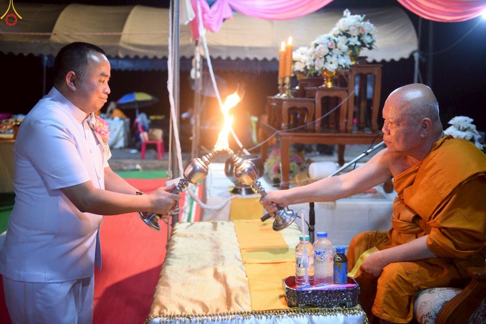 ภาพ No.261547:วันที่ 17-18 ตุลาคม พ.ศ. 2568 พิธีเจริญพระพุทธมนต์คณะสงฆ์ 108 กลั่นแผ่นดินองค์พระเจดีย์สระบุรี สมโภชองค์กฐิน และพิธีทอดกฐิน ณ ศูนย์ปฏิบัติธรรมสระบุรี ในโครงการกฐินสามัคคีทั่วไทย 30,000 วัด บูชาธรรม 81 ปี หลวงพ่อธัมมชโย โดยคณะศิษยานุศิษย์วัดพระธรรมกาย