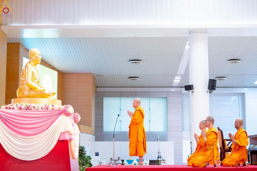 ภาพ No.251533:วันที่ 10 ตุลาคม พ.ศ. 2568 พิธีทอดผ้าป่าสมทบกฐินวัดพระธรรมกาย และสมทบกฐิน 30,000 กว่าวัดทั่วประเทศ ครั้งที่ 3 ณ สภาธรรมกายสากล วัดพระธรรมกาย