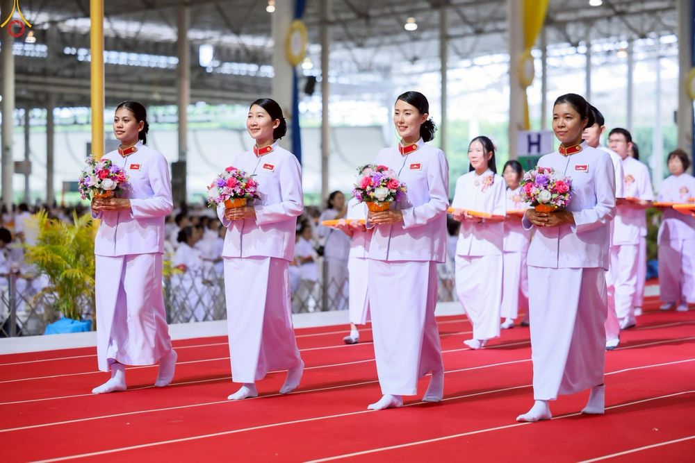 ภาพ No.243901:วันอาทิตย์ที่ 7 กันยายน พ.ศ. 2568 พิธีทอดผ้าป่าสมทบกฐินวัดพระธรรมกาย และสมทบกฐิน 30,000 วัดทั่วไทย ครั้งที่ 2 ณ ห้องแก้วสารพัดนึก 1 วัดพระธรรมกาย