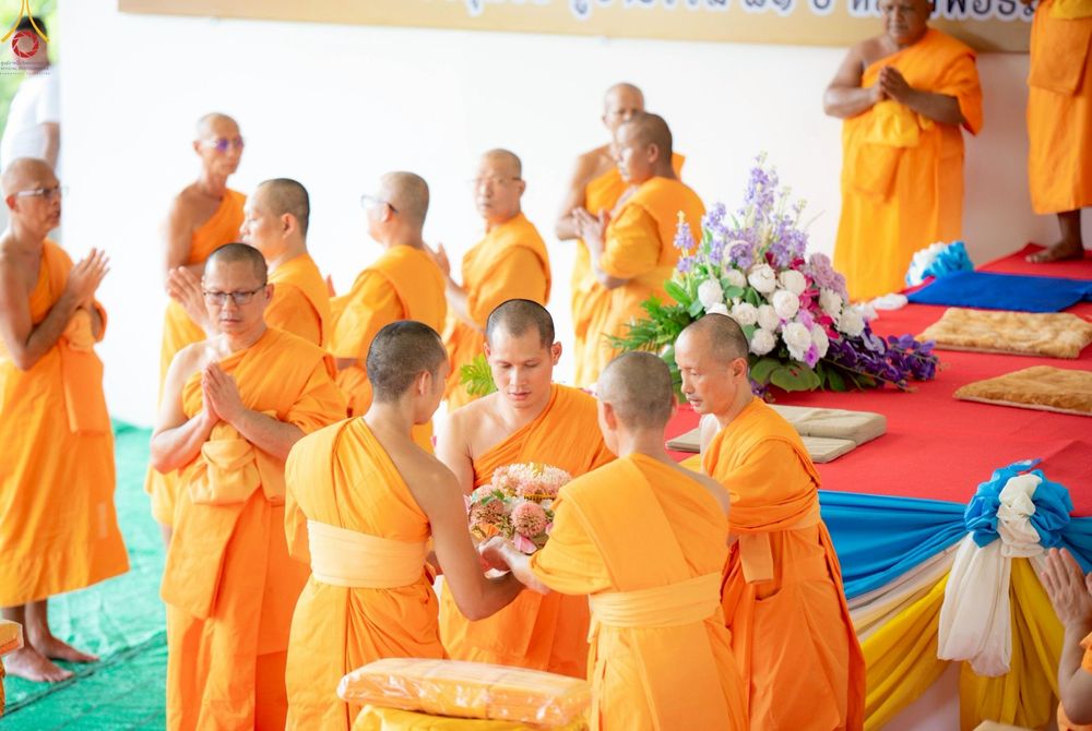 ภาพ No.255241:วันที่ 12 ตุลาคม พ.ศ. 2568 พิธีอัญเชิญพระบรมสารีริกธาตุและบรรจุ ลงในพระเกตุพระประธาน , พิธีทอดกฐินสามัคคีทั่วไทย 30,000 วัด โดยคณะศิษยานุศิษย์ วัดพระธรรมกาย  บูชาธรรม 81 ปี หลวงพ่อธัมมชโย ณ ธุดงคสถานเขาย้อย จ.เพชรบุรี