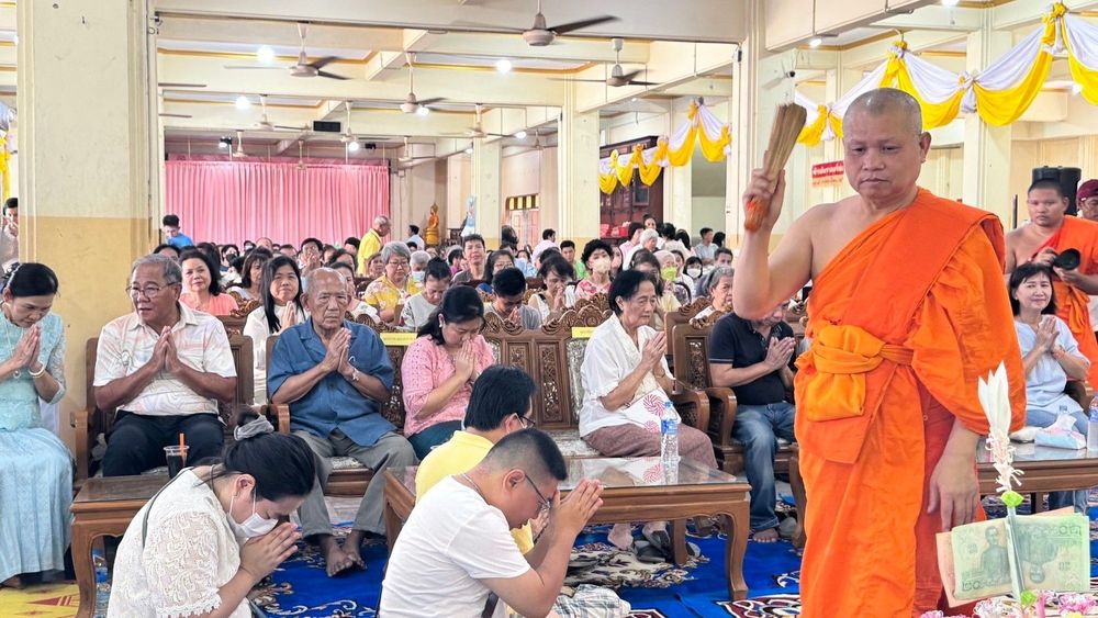 ภาพ No.172256:พิธีทอดกฐิน ณ วัดรวกสุทธาราม แขวงบางขุนศรี เขตบางกอกน้อย กรุงเทพฯ ในโครงการกฐินสามัคคีทั่วไทย 30,000 วัด บูชาธรรม 80 ปี หลวงพ่อธัมมชโย โดยคณะศิษยานุศิษย์วัดพระธรรมกาย วันที่ 26 ตุลาคม พ.ศ. 2567