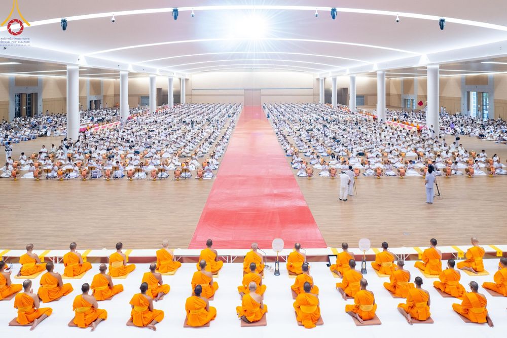 ภาพ No.180788:พิธีถวายภัตตาหารเมนูสวรรค์ และพิธีถวายอุปกรณ์กันหนาว แด่คณะพระภิกษุสามเณรวัดพระธรรมกาย วันอาทิตย์ที่ 8 ธันวาคม พ.ศ.2567 ณ สภาธรรมกายสากล วัดพระธรรมกาย