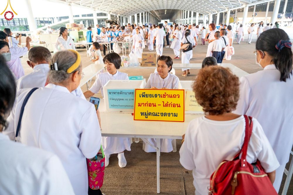ภาพ No.136538:พิธีตักบาตร พิธีบูชาข้าวพระ ในวันอาทิตย์ต้นเดือนที่ 5 พฤษภาคม พ.ศ. 2567 ณ วัดพระธรรมกาย จ.ปทุมธานี