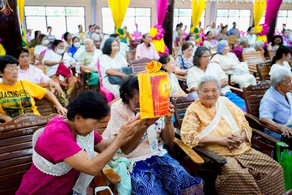 ภาพ No.259166:วันที่ 19 ตุลาคม พ.ศ. 2568 พิธีทอดกฐินสามัคคีทั่วไทย 30,000 วัด โดยคณะศิษยานุศิษย์ บูชาธรรม 81 ปี หลวงพ่อธัมมชโย ณ วัดบางบัวงาม ตำบลบ้านม่วง อำเภอบ้านโป่ง จังหวัดราชบุรี