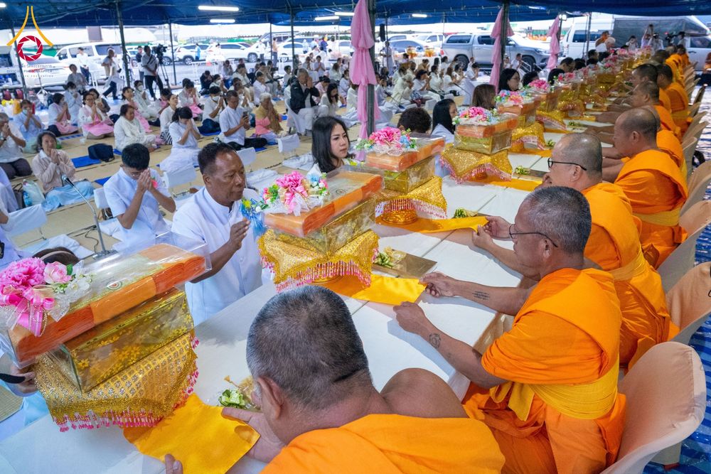 ภาพ No.192514:พิธีถวายภัตตาหารเป็นสังฆทาน แด่พระธรรมยาตรา ณ อนุสรณ์สถานคลองบางนางแท่น อ.สามพราน จ.นครปฐม ในโครงการธรรมยาตรา กตัญญูบูชา มหาปูชนียาจารย์ พระมงคลเทพมุนี(สด จนฺทสโร) พระผู้ปราบมาร อนุสรณ์สถาน 7 แห่ง ปีที่ 13 วันที่ 10 มกราคม พ.ศ. 2568