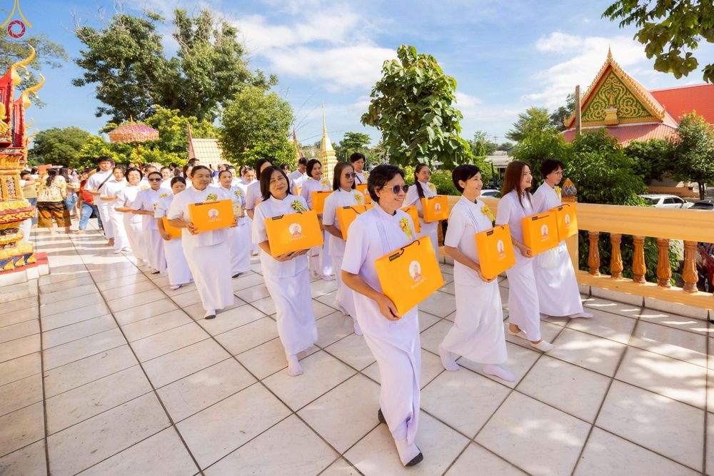 ภาพ No.259231:วันที่ 19 ตุลาคม พ.ศ. 2568 พิธีทอดกฐินสามัคคีทั่วไทย 30,000 วัด โดยคณะศิษยานุศิษย์ บูชาธรรม 81 ปี หลวงพ่อธัมมชโย ณ วัดบ้านพร้าวนอก ต.เชียงรากใหญ่ อ.สามโคก จ.ปทุมธานี