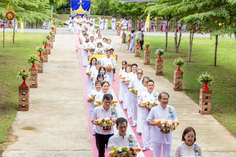 ภาพ No.255006:วันที่ 15 ตุลาคม พ.ศ. 2568 พิธีทอดกฐินสามัคคีประจำปี 2568 บูชาธรรม 81 ปี หลวงพ่อธัมมชโย ณ ศูนย์อบรมเยาวชนกาญจนบุรี