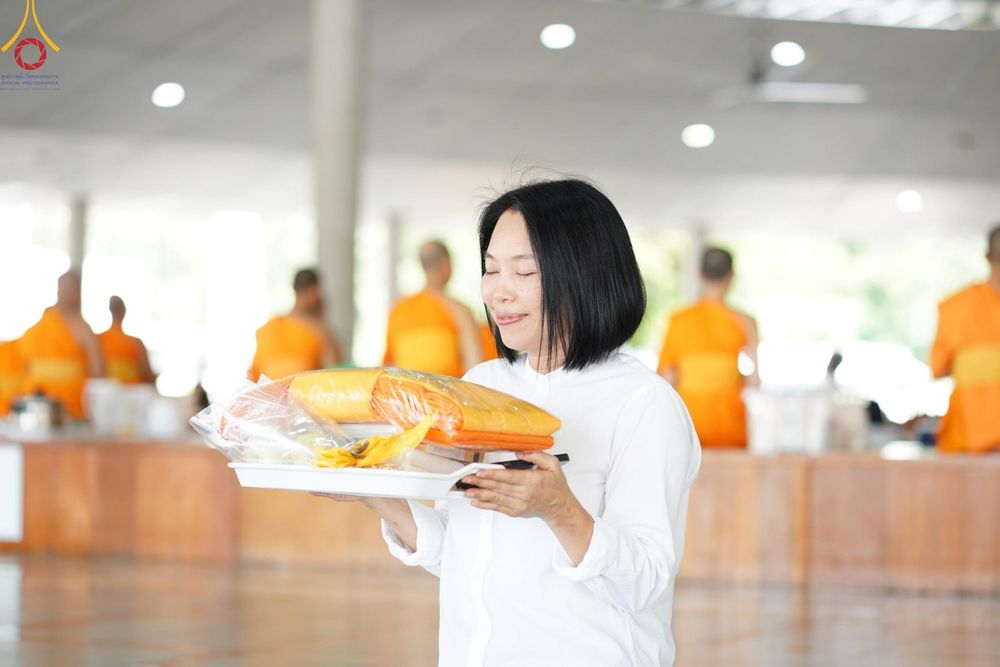 ภาพ No.165753:พิธีถวายภัตตาหารเมนูสวรรค์ วันที่ 26 ตุลาคม พ.ศ. 2567 ณ หอฉันคุณยายอาจารย์ฯ วัดพระธรรมกาย