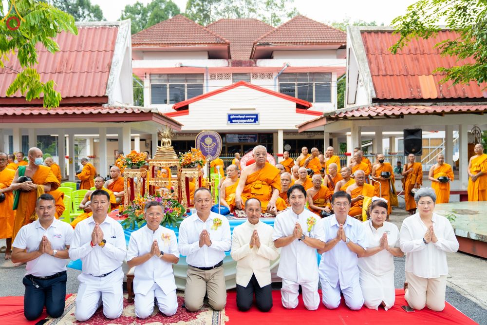 ภาพ No.87286:พิธีถวายสังฆทาน 323 วัด 4 จังหวัดชายแดนภาคใต้  ปีที่ 19 ครั้งที่ 165 พิธีมอบกองทุนหนุนแรงใจช่วยครูใต้  ปีที่ 16 ครั้งที่ 130 และพิธีทำบุญอุทิศส่วนกุศลให้ผู้วายชนม์ ณ วัดพุทธภูมิ อ.เมือง จ.ยะลา วันเสาร์ที่ 9 กันยายน พ.ศ. 2566