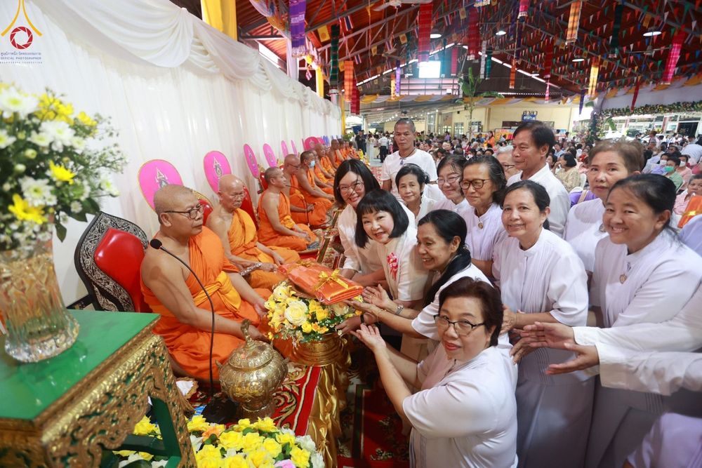 ภาพ No.179432:พิธีทอดกฐิน ณ วัดลานนาบุญ อ.เมือง จ.นนทบุรี ในโครงการกฐินสามัคคีทั่วไทย 30,000 วัด บูชาธรรม 80 ปี หลวงพ่อธัมมชโย โดยคณะศิษยานุศิษย์วัดพระธรรมกาย วันที่ 26 ตุลาคม พ.ศ. 2567