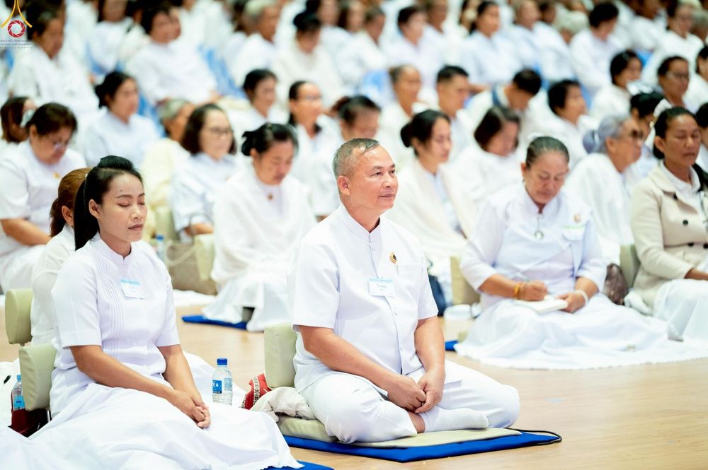 ภาพ No.239870:วันที่ ๒๒ - ๒๔ สิงหาคม พ.ศ. ๒๕๖๘ สัมมนารวมใจผู้นำบุญ บูชาธรรม ๘๑ ปี หลวงพ่อธัมมชโย กฐินสามัคคีทั่วไทย ๓๐,๐๐๐ วัด โครงการอุปสมบทบูชาธรรมมหาปูชนียาจารย์ ๓,๐๐๐ รูป รุ่นที่ ๑