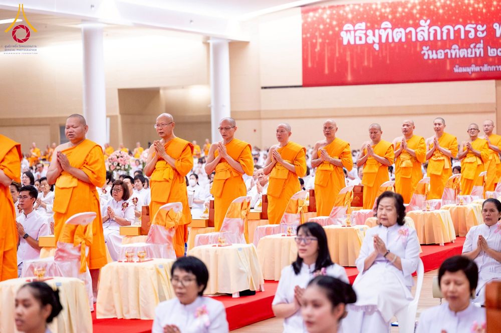 ภาพ No.272846:วันอาทิตย์ที่ 23 พฤศจิกายน พ.ศ.2568 พิธีมุทิตาสักการะ พระมหาเถระและพระเถระ ประจำปีพุทธศักราช 2568 ณ ห้องแก้วสารพัดนึก 2 สภาธรรมกายสากล  วัดพระธรรมกาย